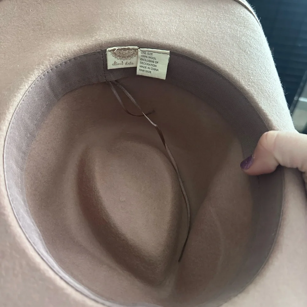 Like New Elegant Tan Wide-Brim Cowgirl Hat - Picture 4 of 4